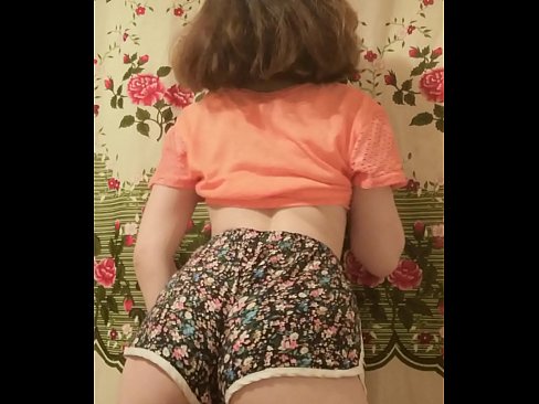 ❤️ Sexet ung babe laver en striptease ved at filme sine shorts på kamera ️❌ Porn video at da.newsexxxx.ru ️